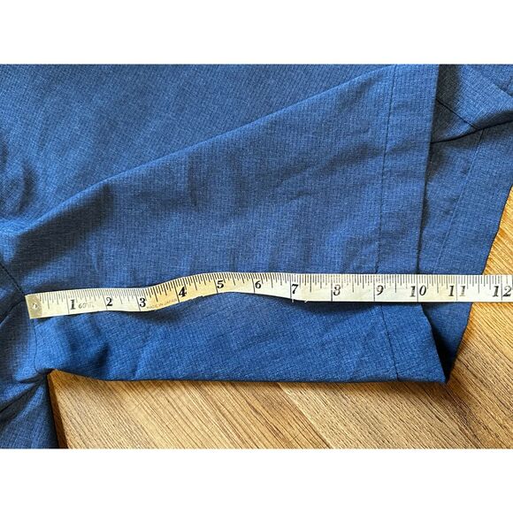 Under Armour Men's Blue Loose Fit Golf Shorts, 34 EUC - Picture 3 of 5